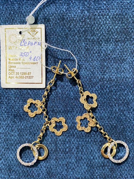 Продам серьги золотые с бриллиантами.