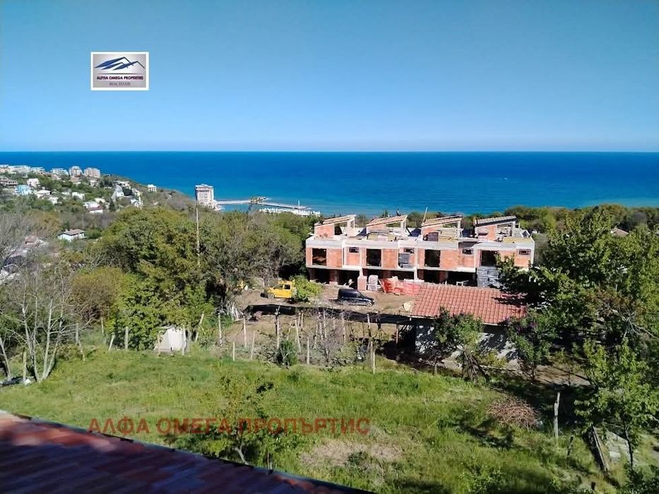 Продавам 2 къщи в един парцел в гр Варна Панорама море