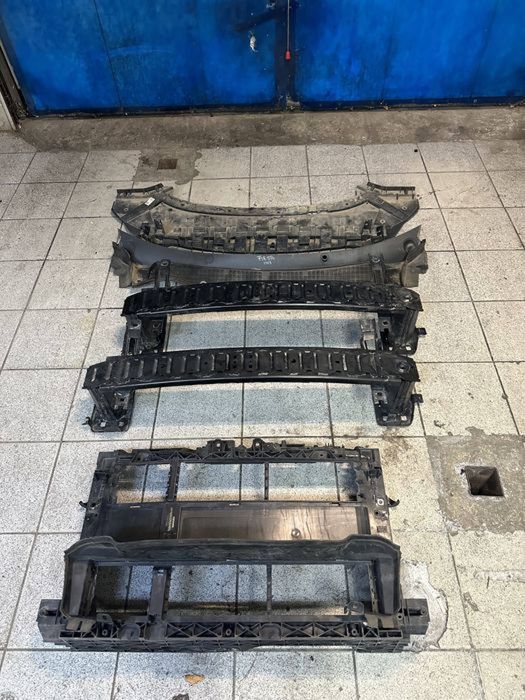 Trager / armatura / scut / grila stergator Ford Fiesta 2019-2022