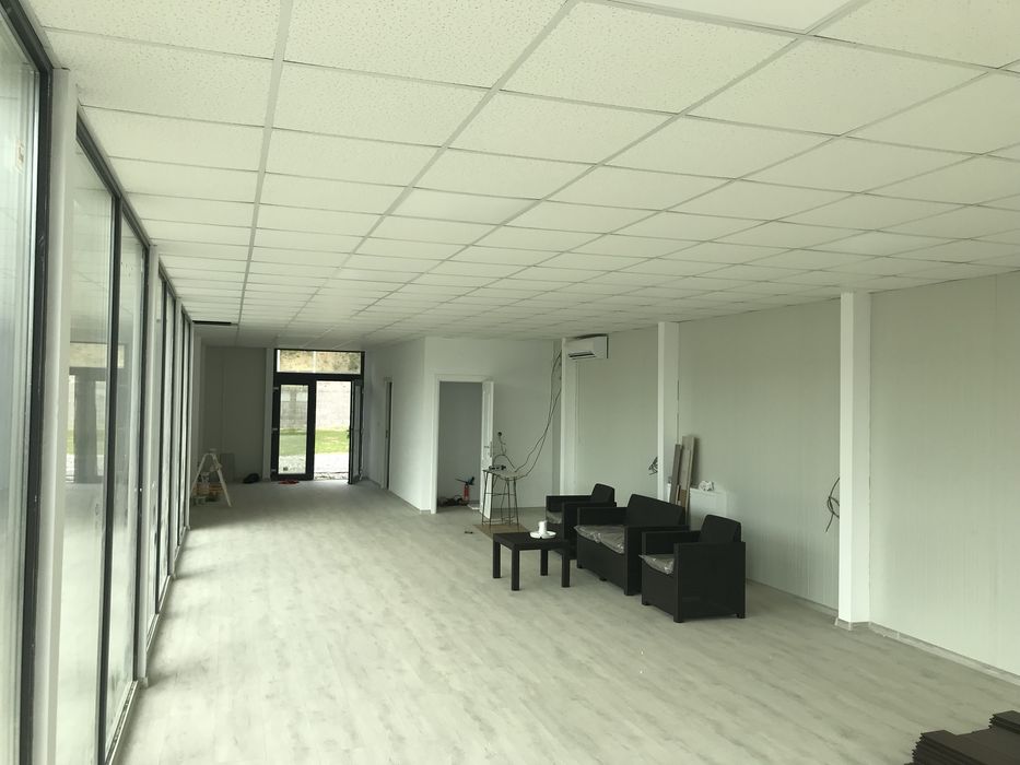 Hala pe schelet metalic