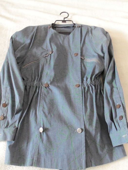 Дамски сака: бяло, сиво, карирано.