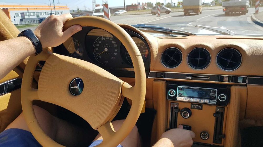 Mercedes SLC 450  din 1973 restaurat