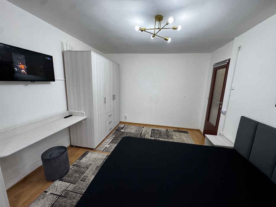 Garsoniera de inchiriat ,langa liceul Ion Minulescu