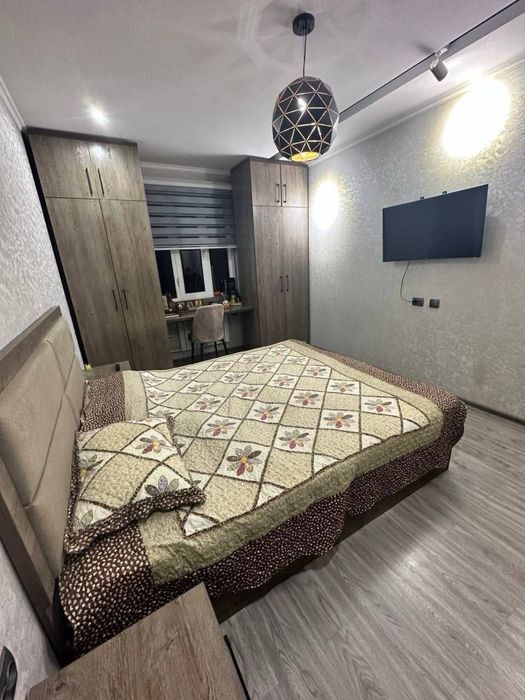 Чиланзар 2.  3комнатная с ремонтом.  Меб и тех.