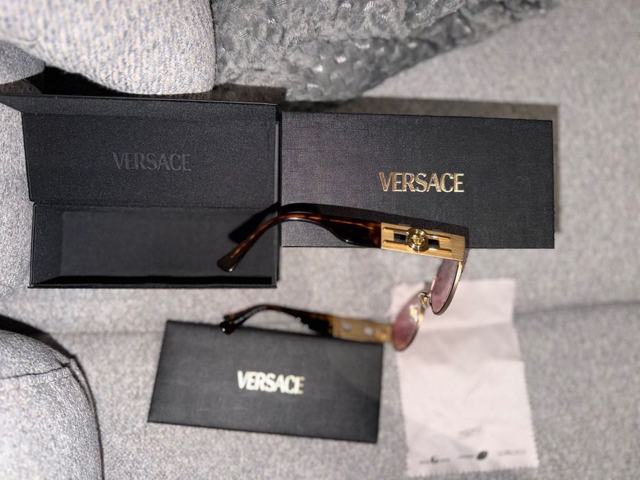 Оригинални дизайнерски сльнчеви очила Versace - модел 2025