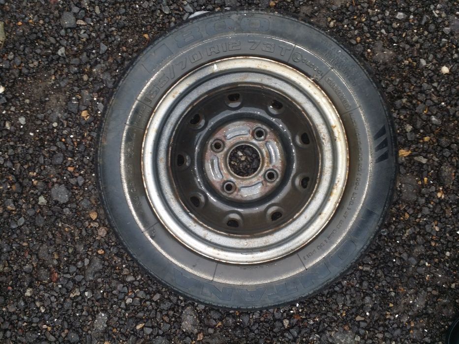 Roata 155 70 12.  100 lei neg.