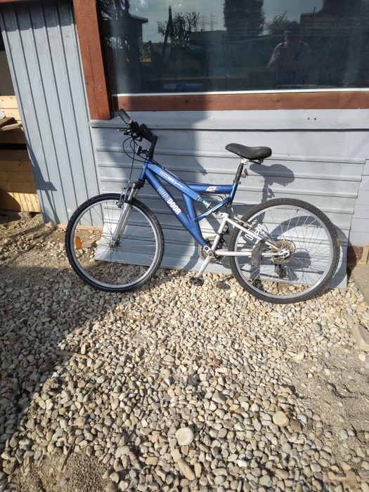 Bicicleta solida aproape noua