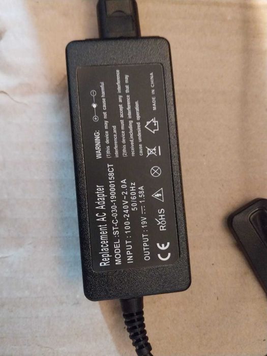Încărcător nou pentru monitor sau laptop  ( Adaptor  )  19 V cu 1,58 A