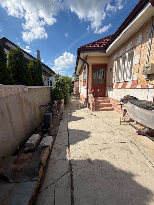 Casă modestă de vânzare