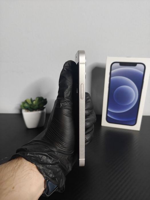 iPhone 12, Silver - în condiție foarte bună!
