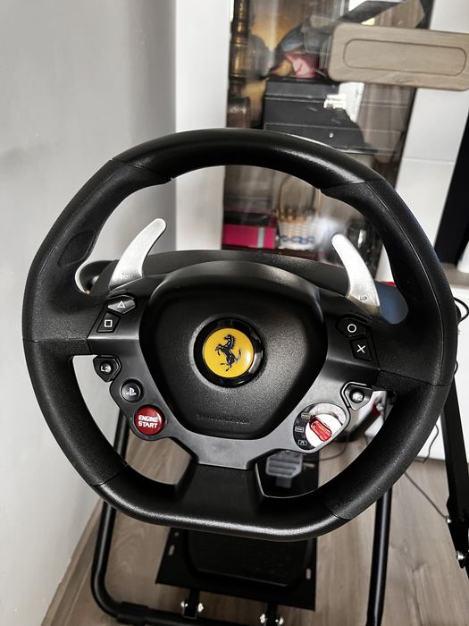 Set Complet Sim Racing – Volan Thrustmaster Ferrari + Stand Metalic