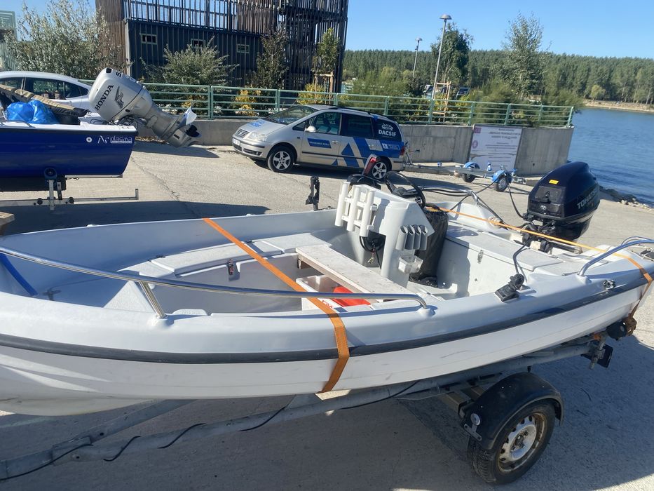 Barca cu motor 9,9 si peridoc