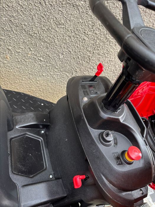 Tractoras de tuns gazon gude