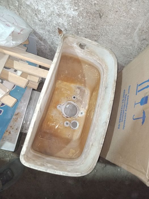 Продам бачок СССР с крышкой