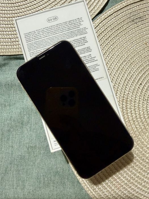 IPhone 11 бял 64GB
