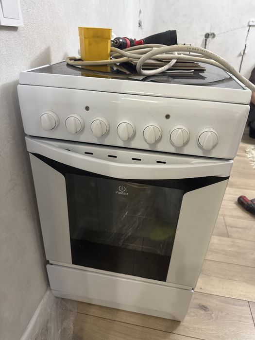 Продам электроплиту