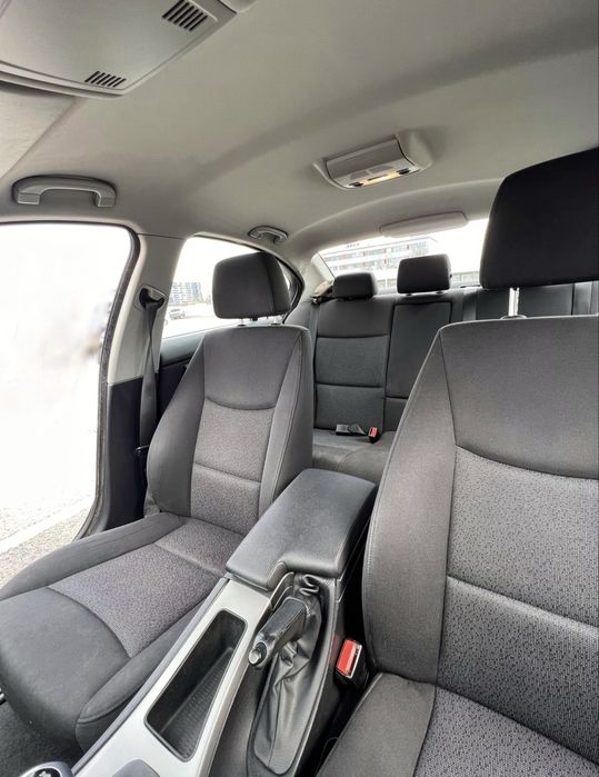 Продавам BMW 325 Xi e90