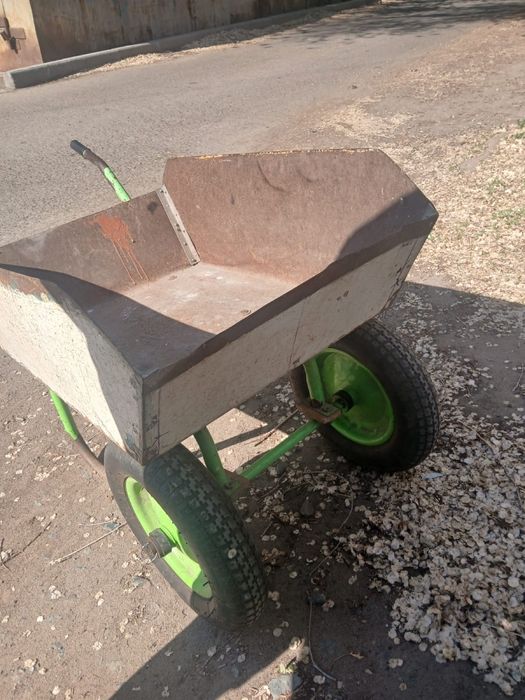 Тачка садовая продам