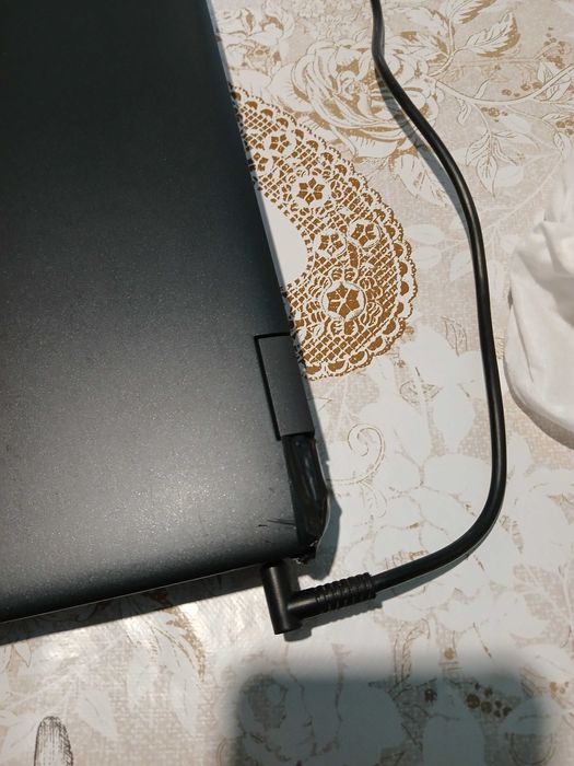 Продавам два броя Лаптопа hp