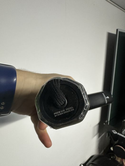 Doua rachete padel premium ca noi