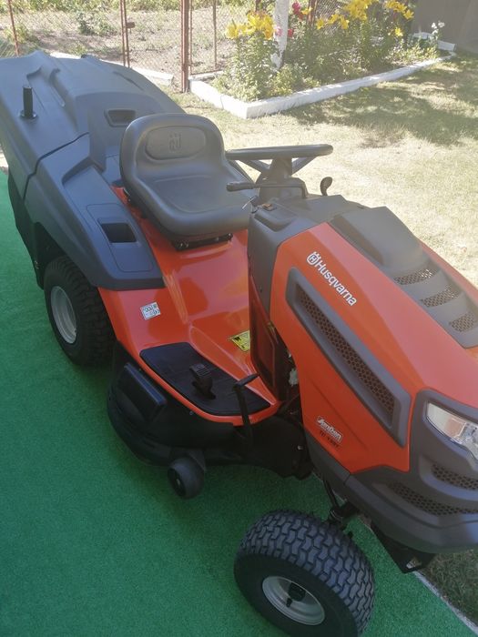 Tractoras tuns iarba husqvarna ct 139 T 18 cp 2 cilindri în V 656 cc.