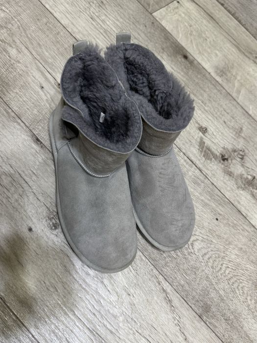 Продам серые и черные угги