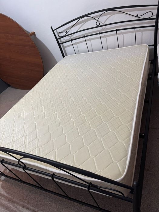 Кровать с матрасом