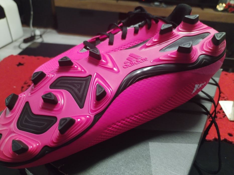 Нови бутонки адидас