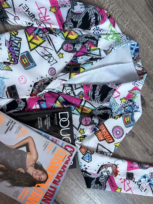 Цветно сако от лека материя,подходящо за всеки