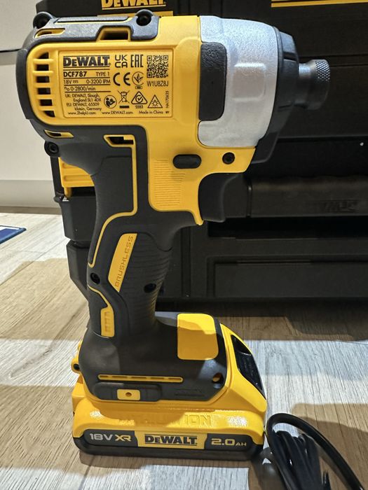 Set filetante Dewalt 18v brushless  Dcd778 si DCF787 cu doua baterii