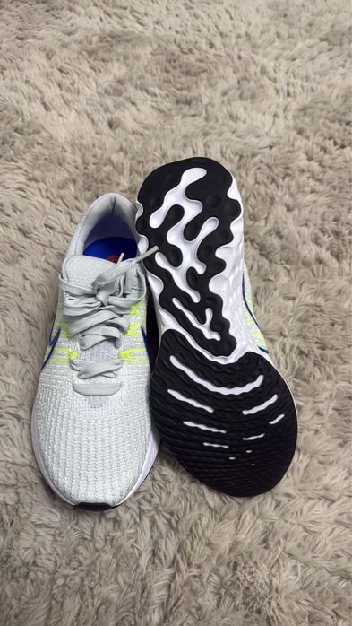 Adidasi nike nr 42.5