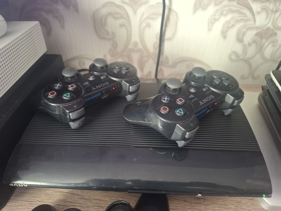 Vând Super Slim ps3