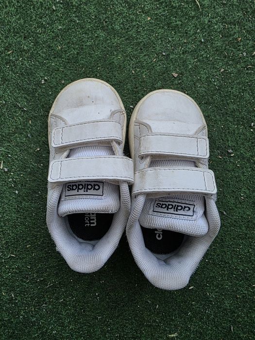 Обувки ADIDAS 20 номер 
Цена 20лв