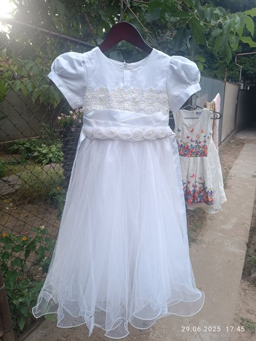 Продам платья на девочку