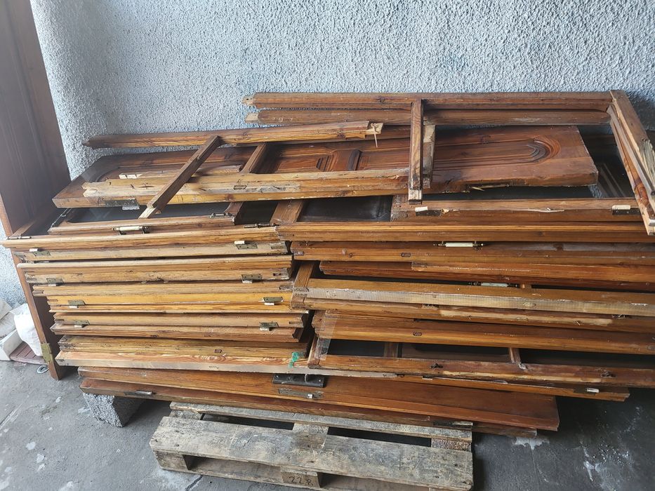 Деревянные двери и окна