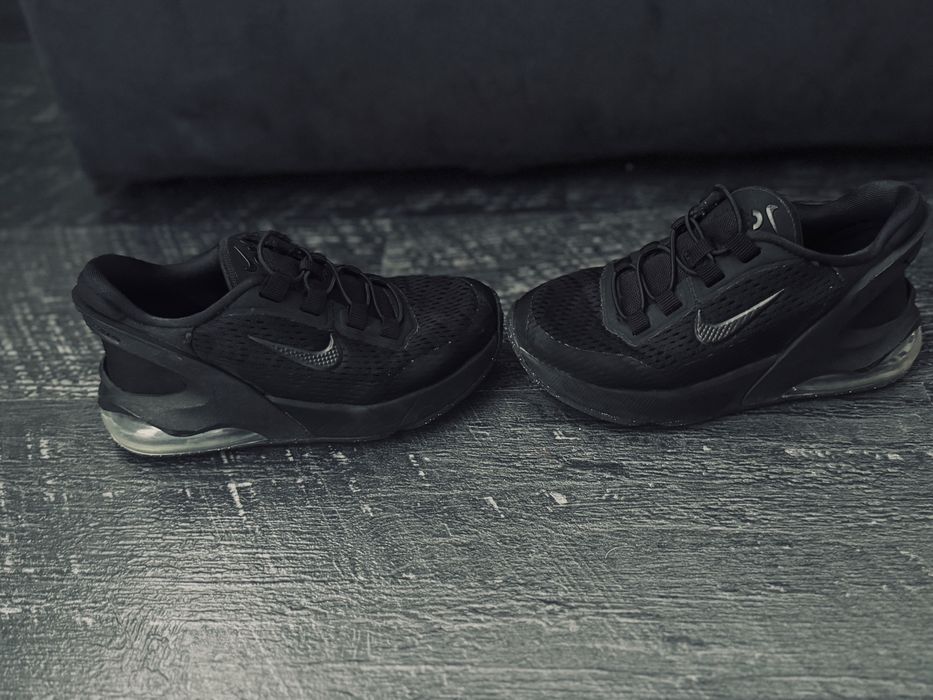 Nike AIR MAX 270