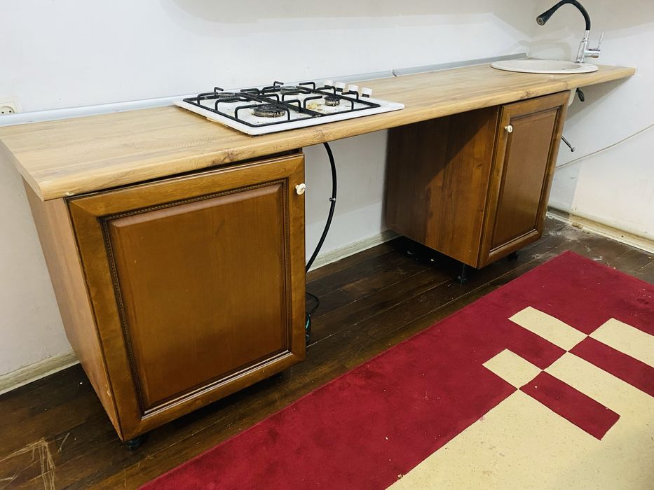 Кухонный гарнитур дерево срочно