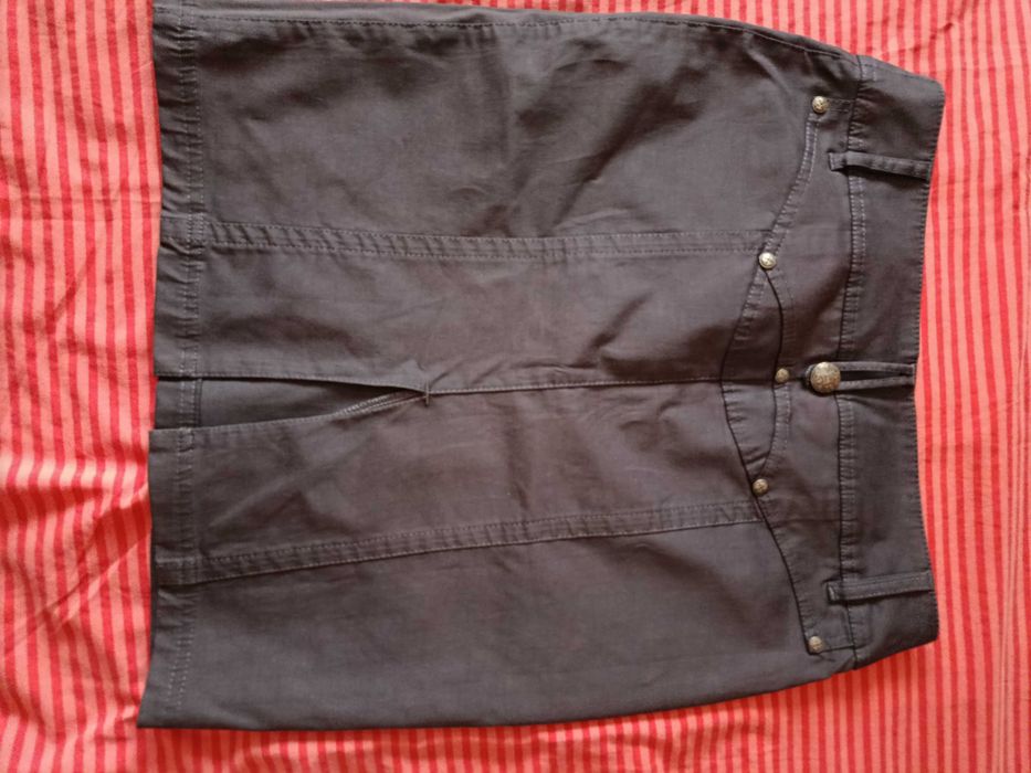 Пола до коляно – различни цветове и размери