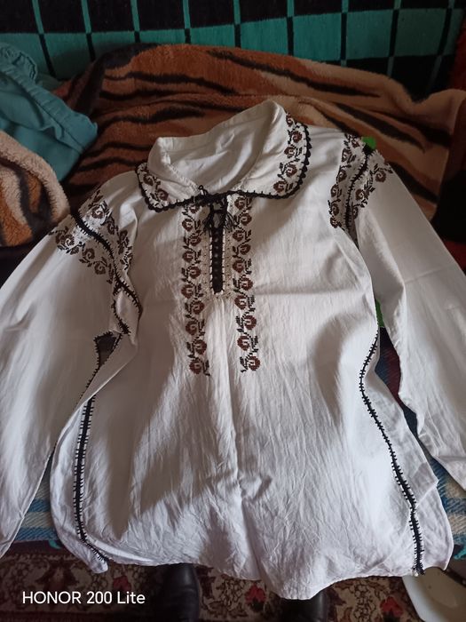 Vând cămașă tradițională