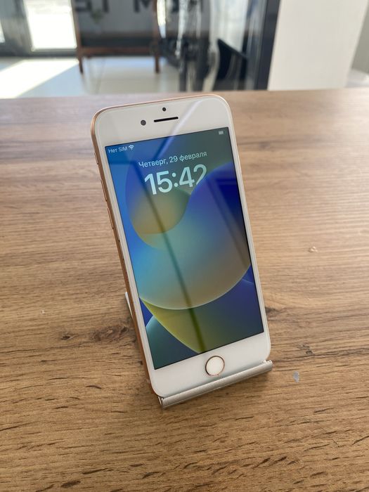 Продам iPhone 8