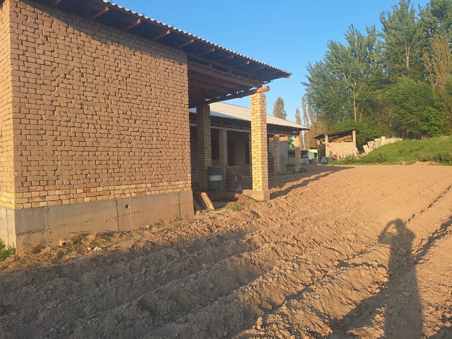 Учаска сотилади . Нурафшон