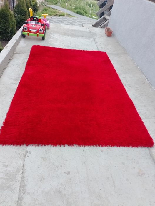 Covor saggy roșu foarte pufos 230/150,stare foarte buna