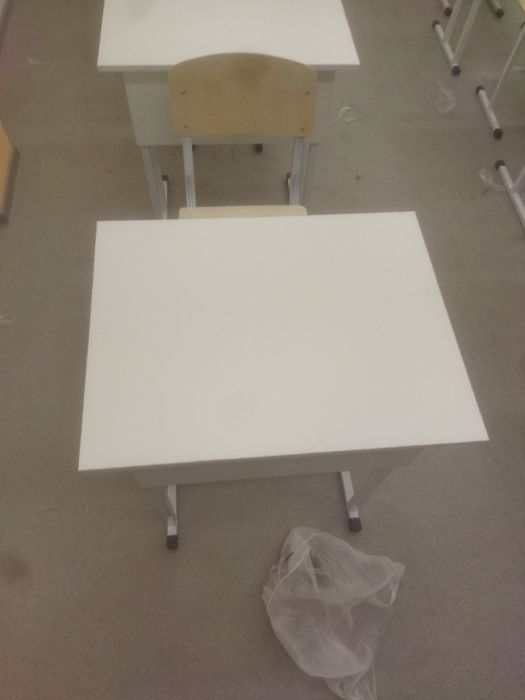 Парта и стулья новые