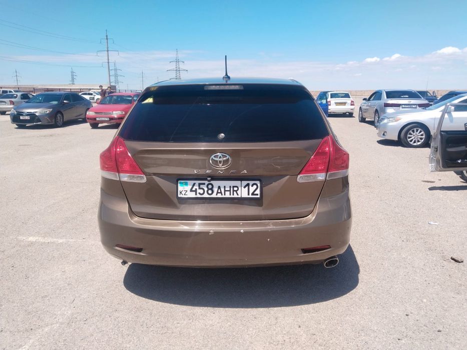 Tayota venza.     .