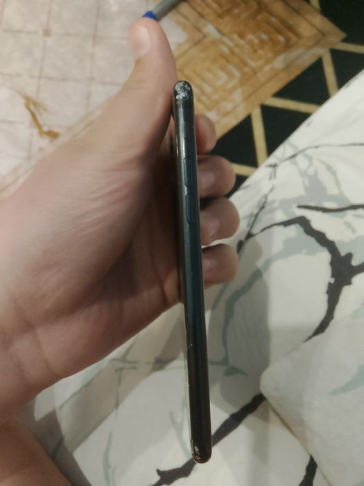 Продам айфон se 2025