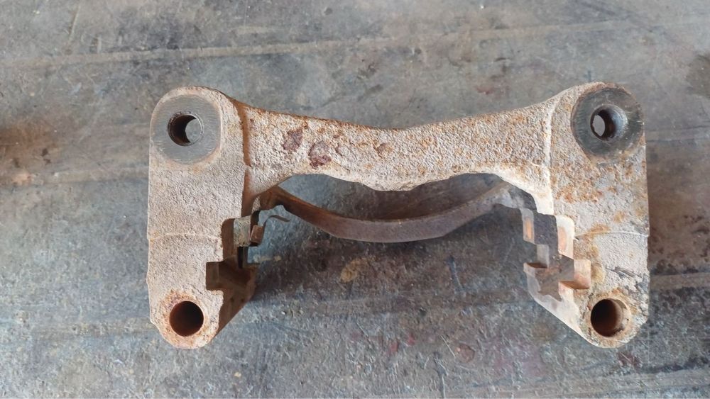 Супорт-държач за преден спирачен апарат За pajero 3