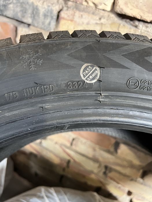 Зимние шины Grenlander IceDefensor Stud II 255/45 R20 101T с шипами