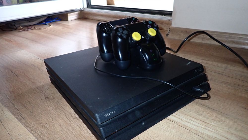 Playstation 4 pro 1tb  !!!САМО ЛИЧНО ПРЕДАВАНЕ!!!
