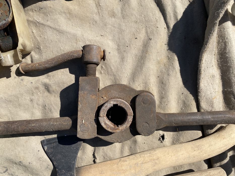 Продам зажим для труб