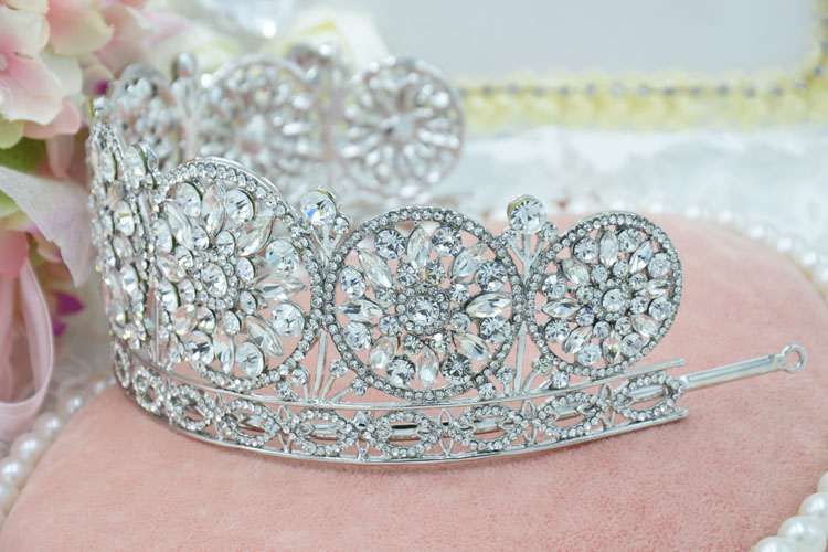 Красивая диадема корона